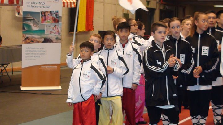 le 25 avril 2015 à Dendermonde, Belgique, L'équipe de Wushu moderne - FWF compos...